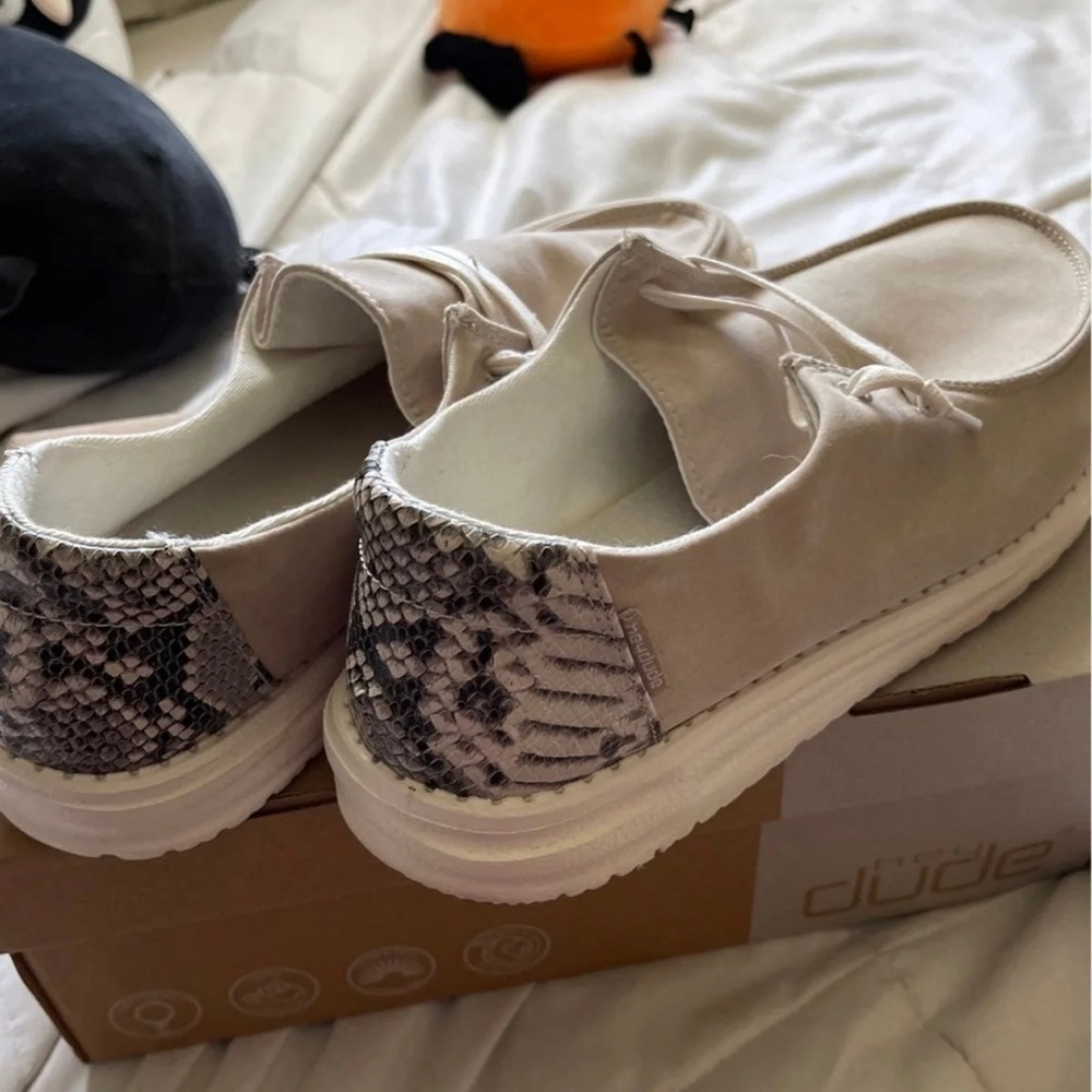 Hey Dudes Women’s Size 9 Slip On Shoes